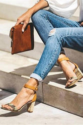 Sandalen mit Camouflage-Absatz